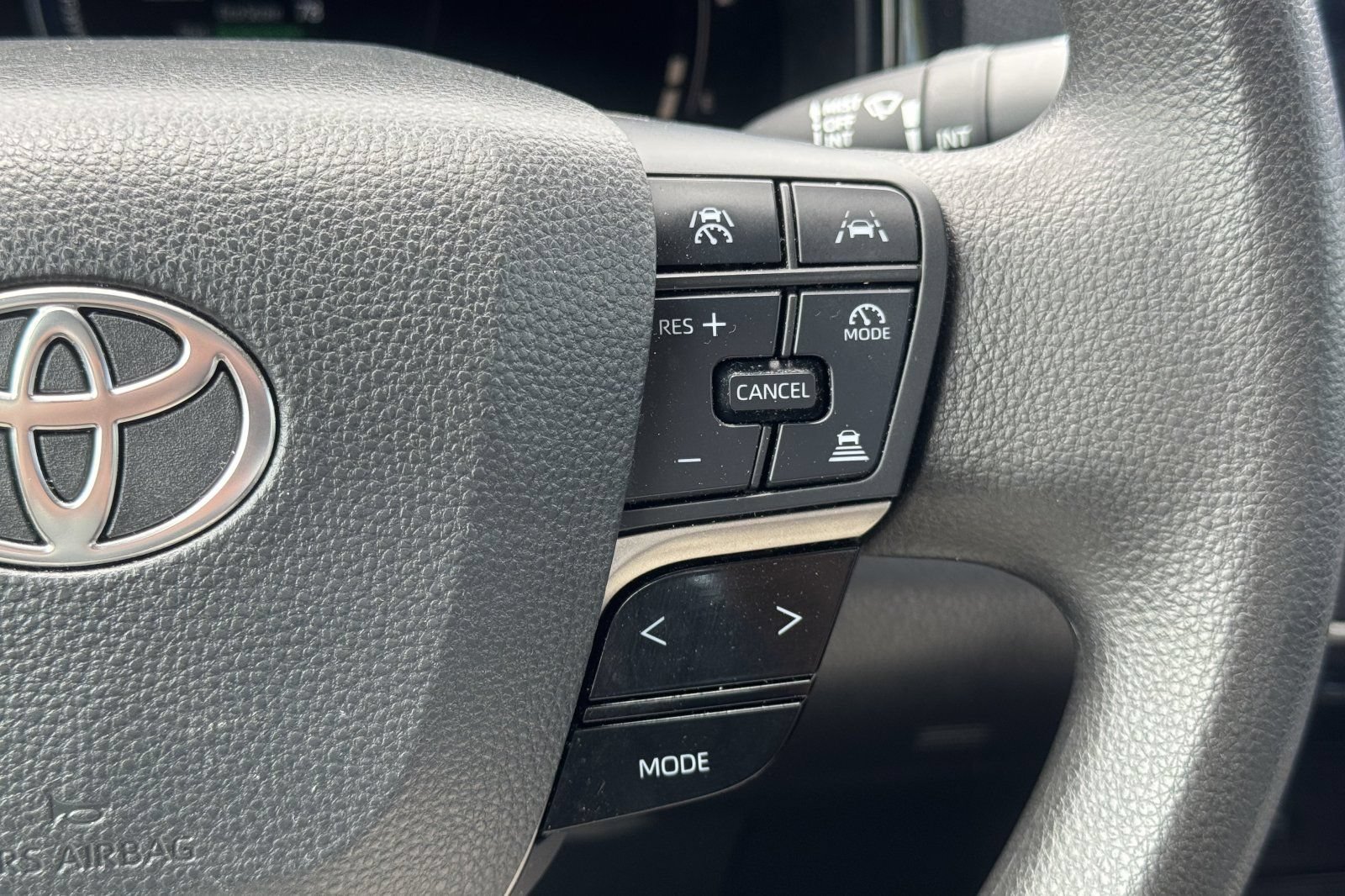 Used 2025 Toyota Camry LE FWD image 27