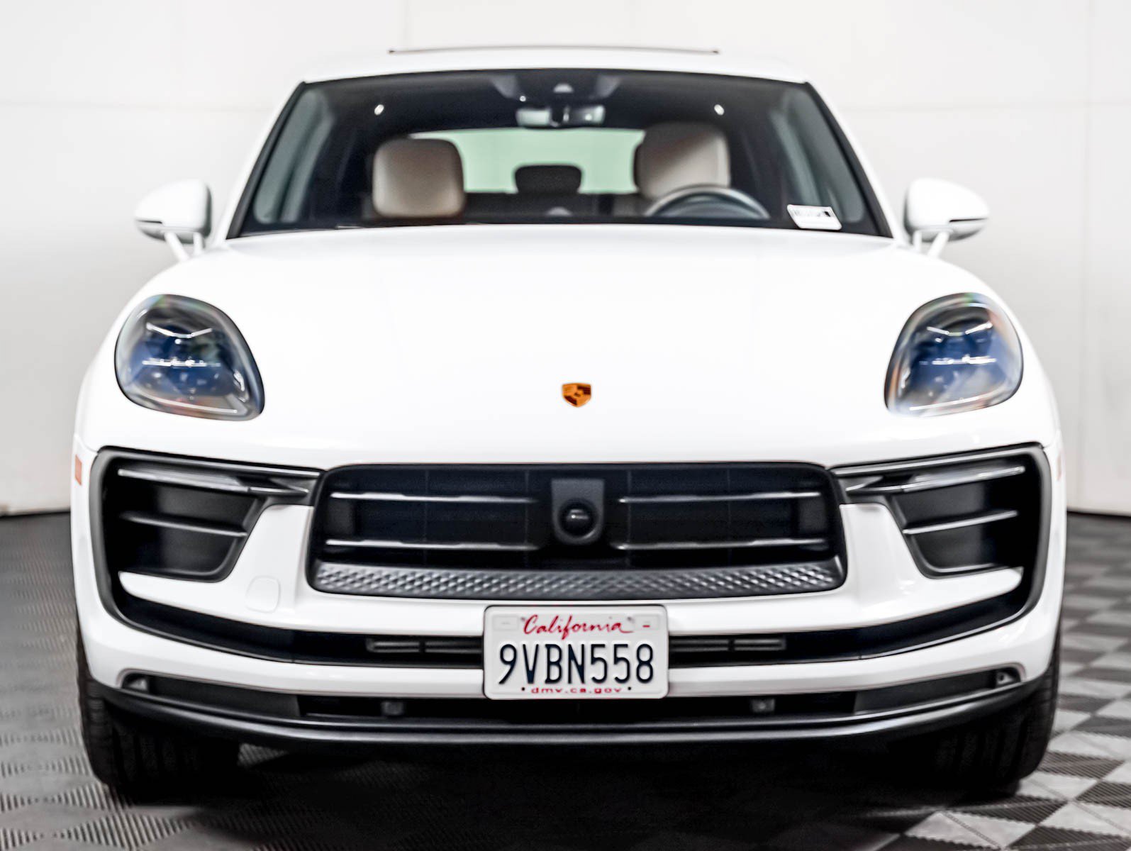 Certified 2026 Porsche Macan AWD/4WD image 7