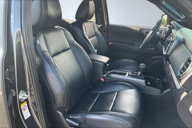 Used 2018 Toyota Tacoma TRD Sport w/ TRD Premium Sport Package image 28