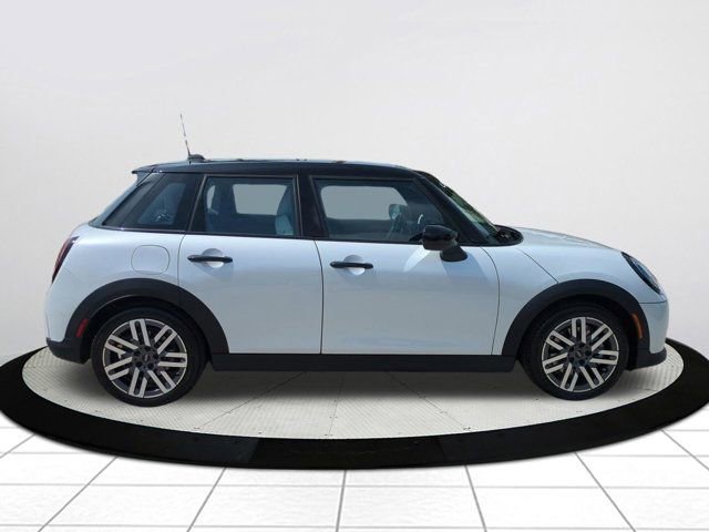 Used 2026 MINI Cooper 4-Door Hardtop image 2