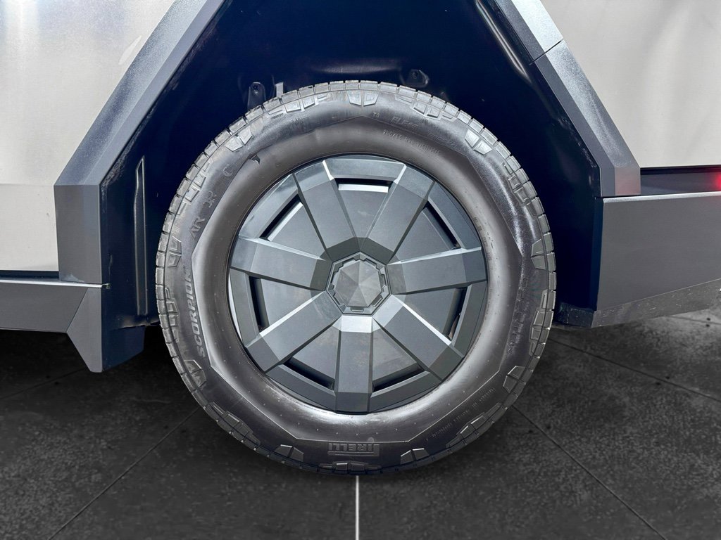 Used 2025 Tesla Cybertruck AWD Crew Cab image 32