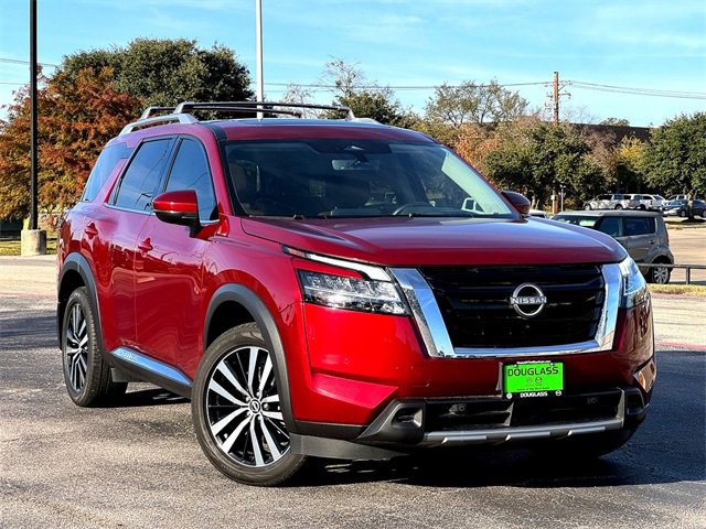 Used 2023 Nissan Pathfinder Platinum image 1
