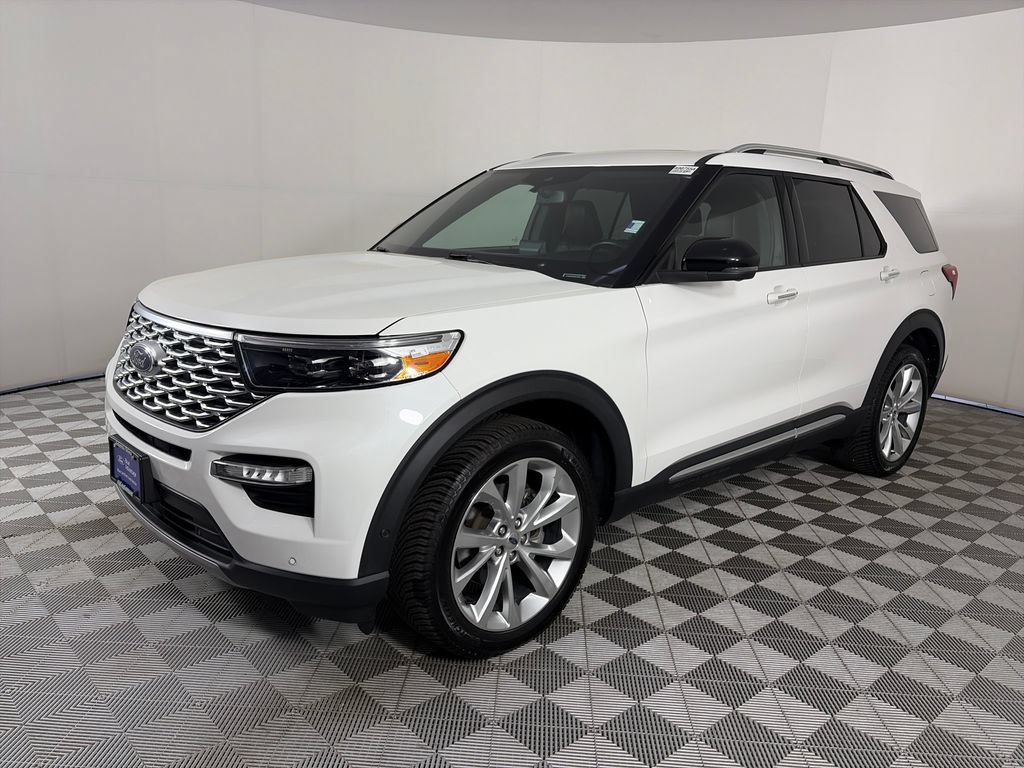 Certified 2022 Ford Explorer Platinum w/ Equipment Group 601A AWD/4WD image 3