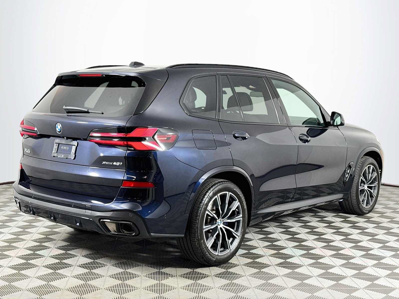 Used 2024 BMW X5 xDrive40i w/ M Sport Package AWD/4WD image 5