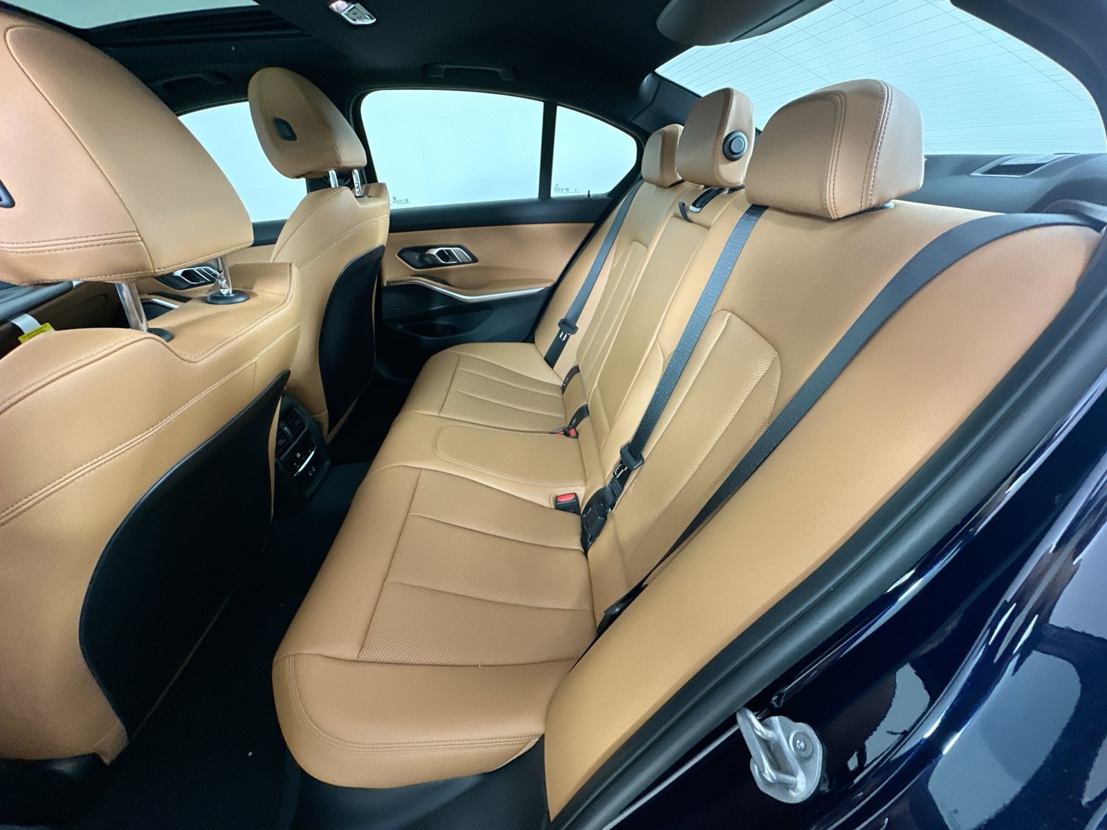 New 2026 BMW 330i xDrive Sedan w/ M Sport Package AWD/4WD image 38