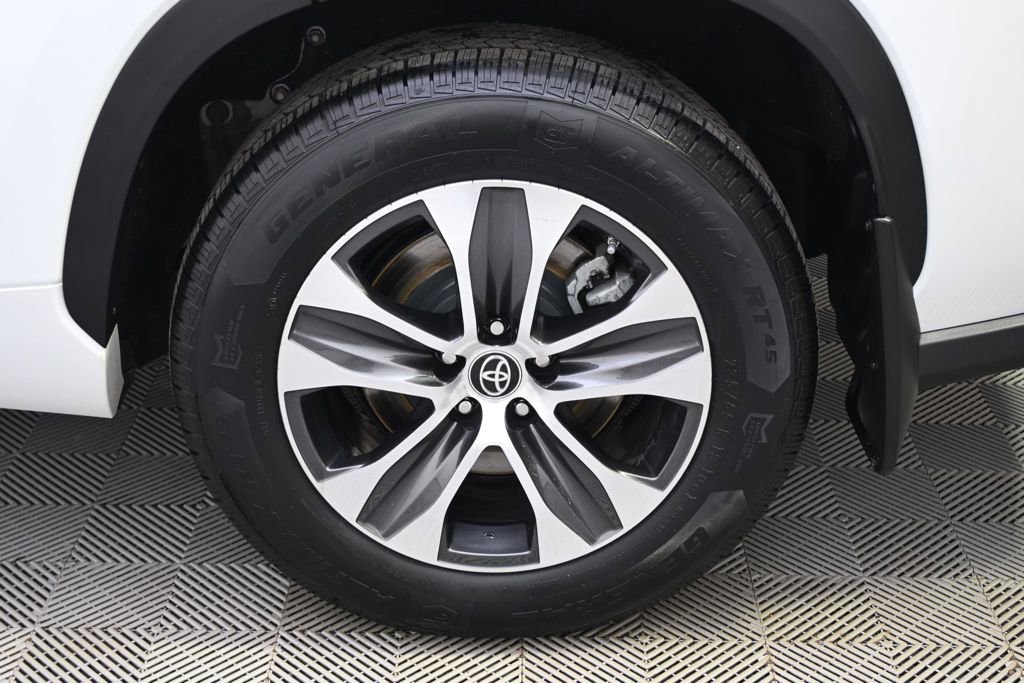 Used 2022 Toyota Highlander XLE image 20