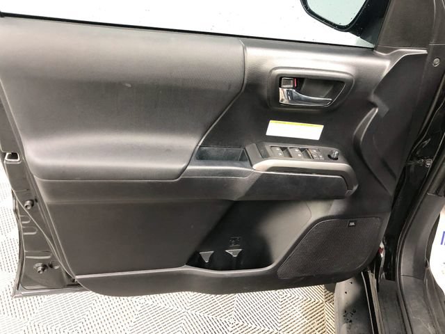 Used 2020 Toyota Tacoma TRD Off-Road w/ TRD Premium Off Road Package AWD/4WD image 13