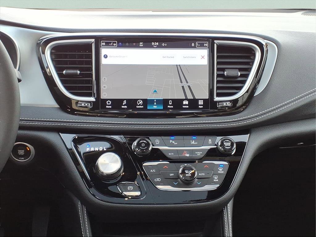 New 2026 Chrysler Pacifica Limited image 14