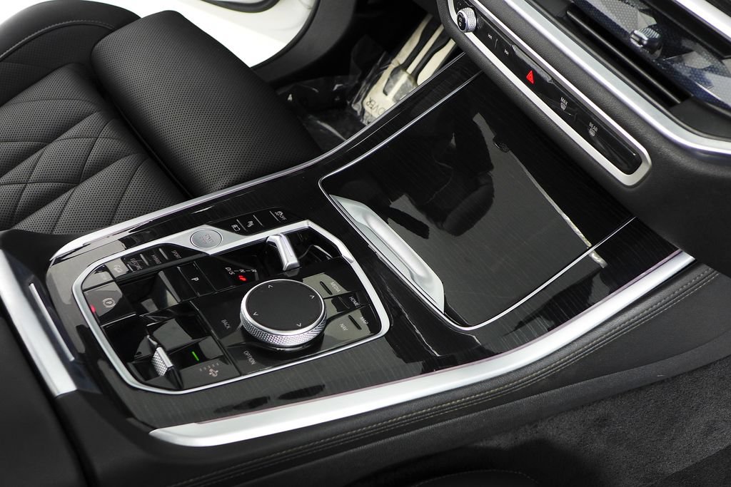 Used 2024 BMW X5 xDrive50e w/ M Sport Package AWD/4WD image 15