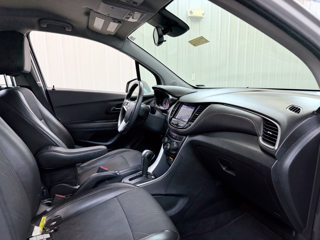 Used 2020 Chevrolet Trax LT w/ LT Convenience Package FWD image 28