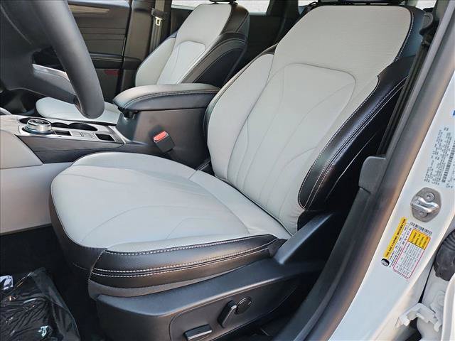 Used 2026 Ford Escape SE w/ PHEV Premium Package FWD image 17