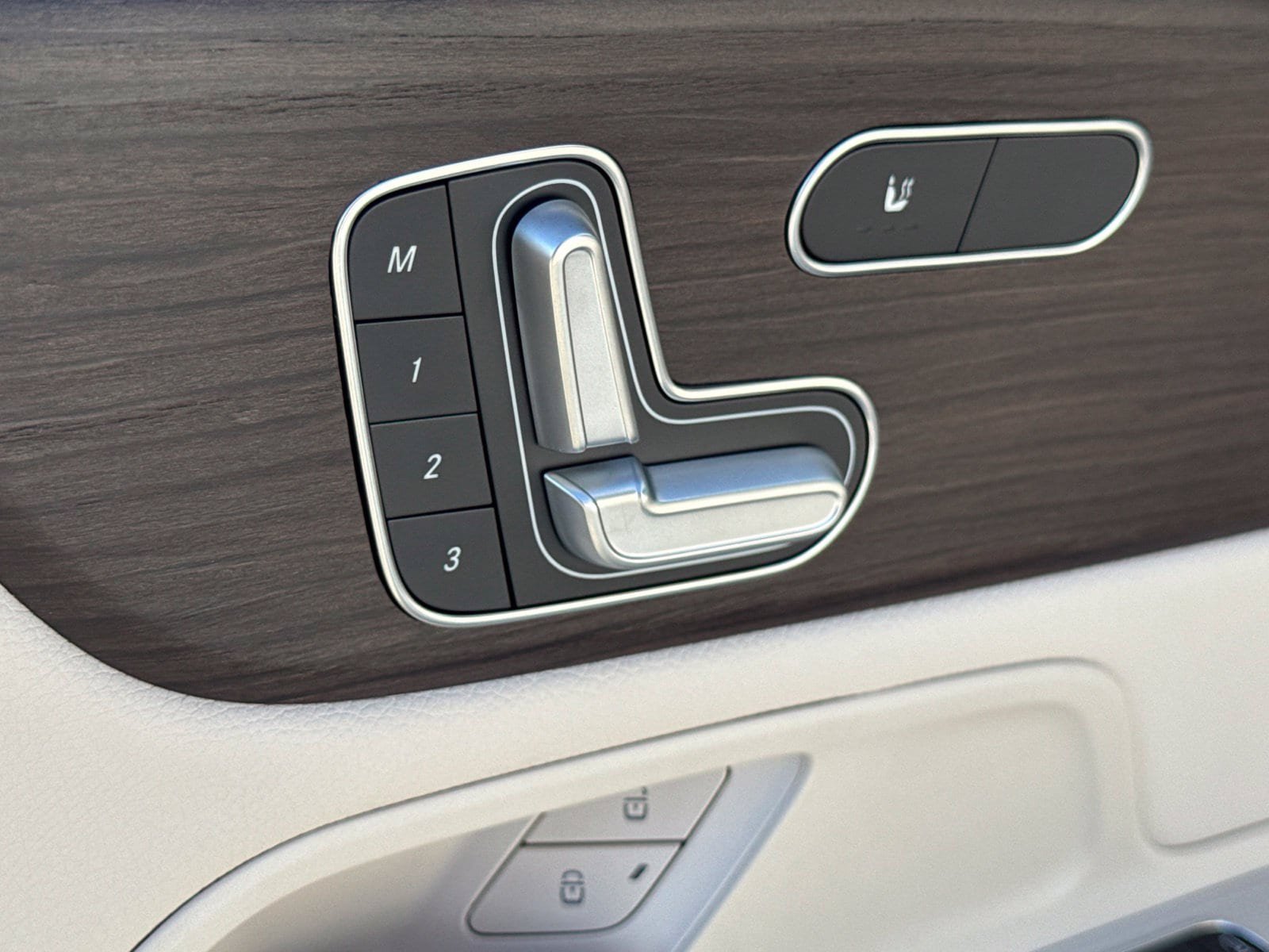 New 2026 Mercedes-Benz GLB 250 4MATIC image 16
