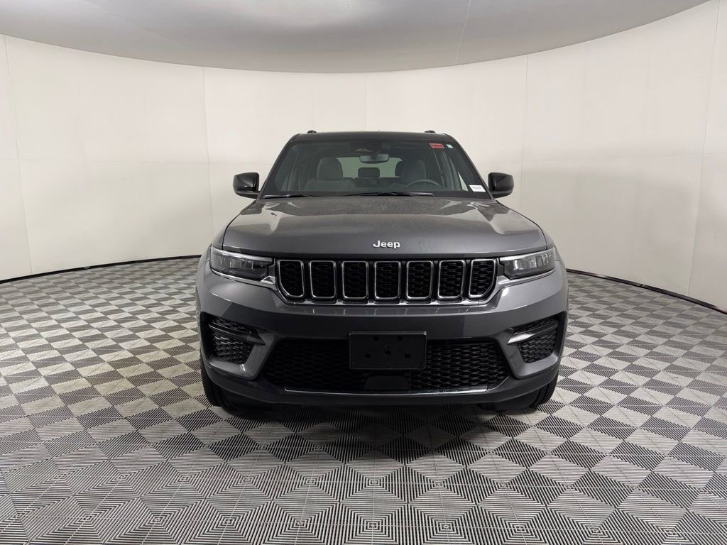 Certified 2024 Jeep Grand Cherokee Laredo image 9