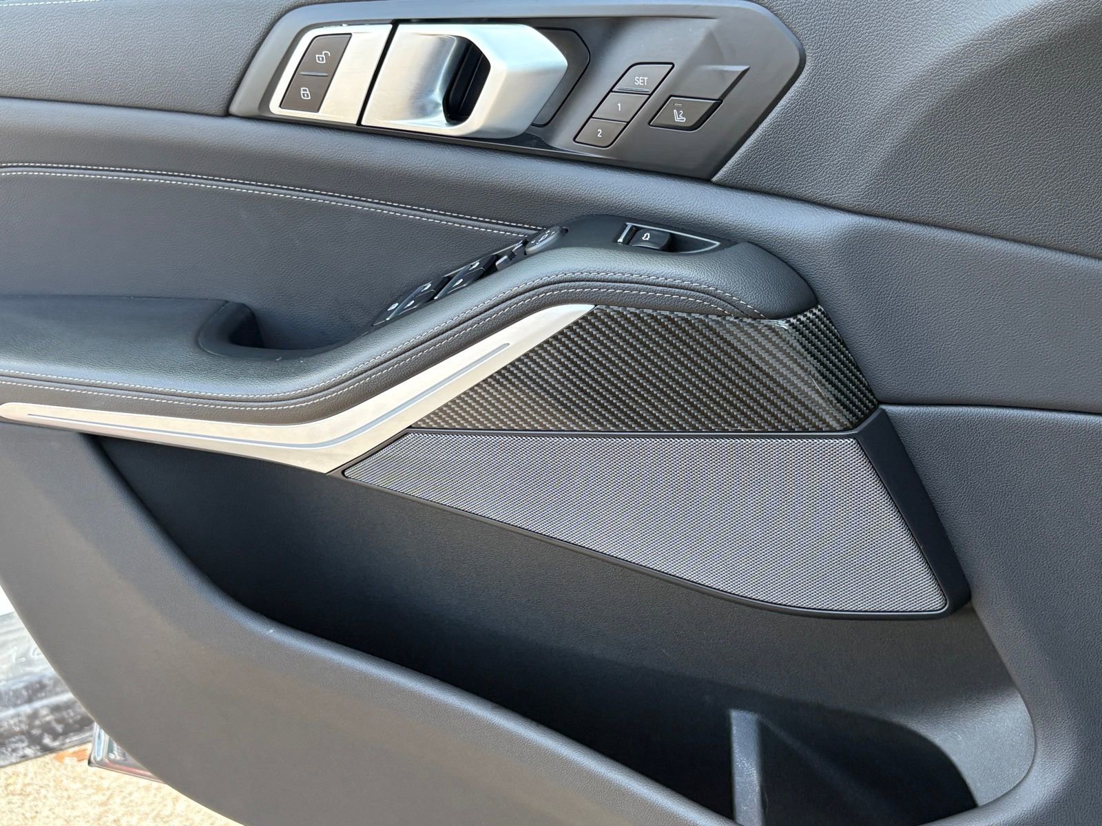 Used 2022 BMW X5 M50i w/ Premium Package image 40