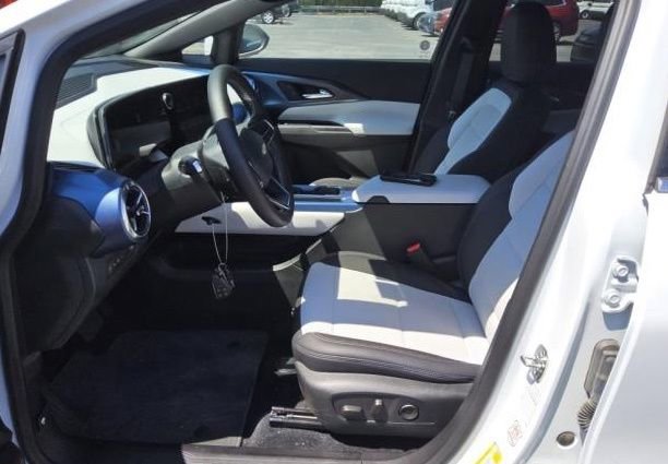 Used 2025 Chevrolet Equinox EV LT FWD image 9