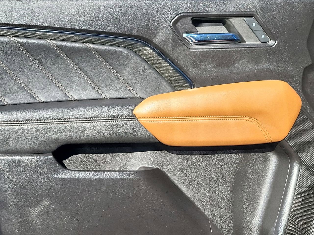 Used 2023 GMC Canyon AT4 image 24