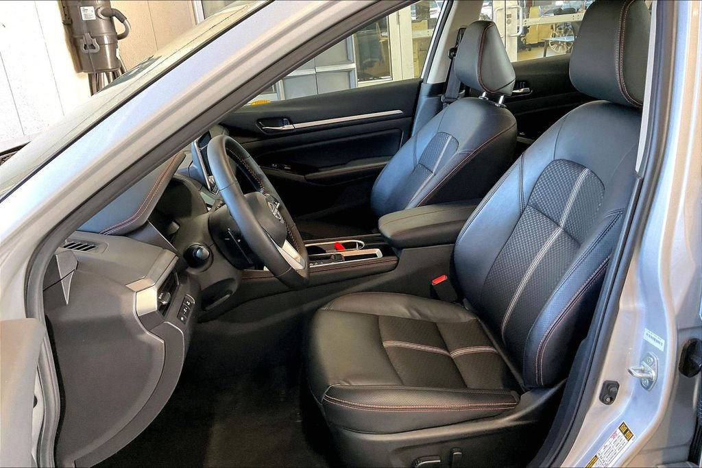 Used 2025 Nissan Altima 2.5 SR image 3