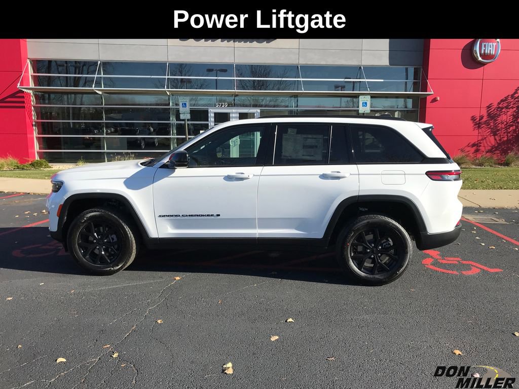 New 2025 Jeep Grand Cherokee Laredo image 8