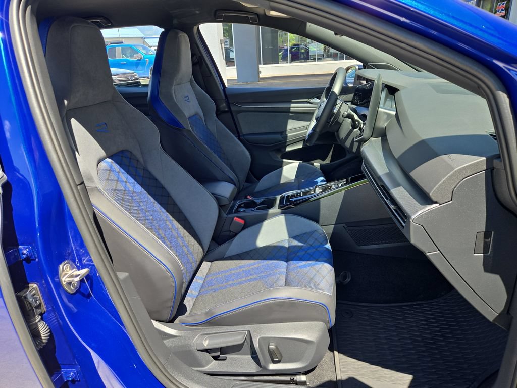 Used 2025 Volkswagen Golf w/ Euro Style Package AWD/4WD image 17