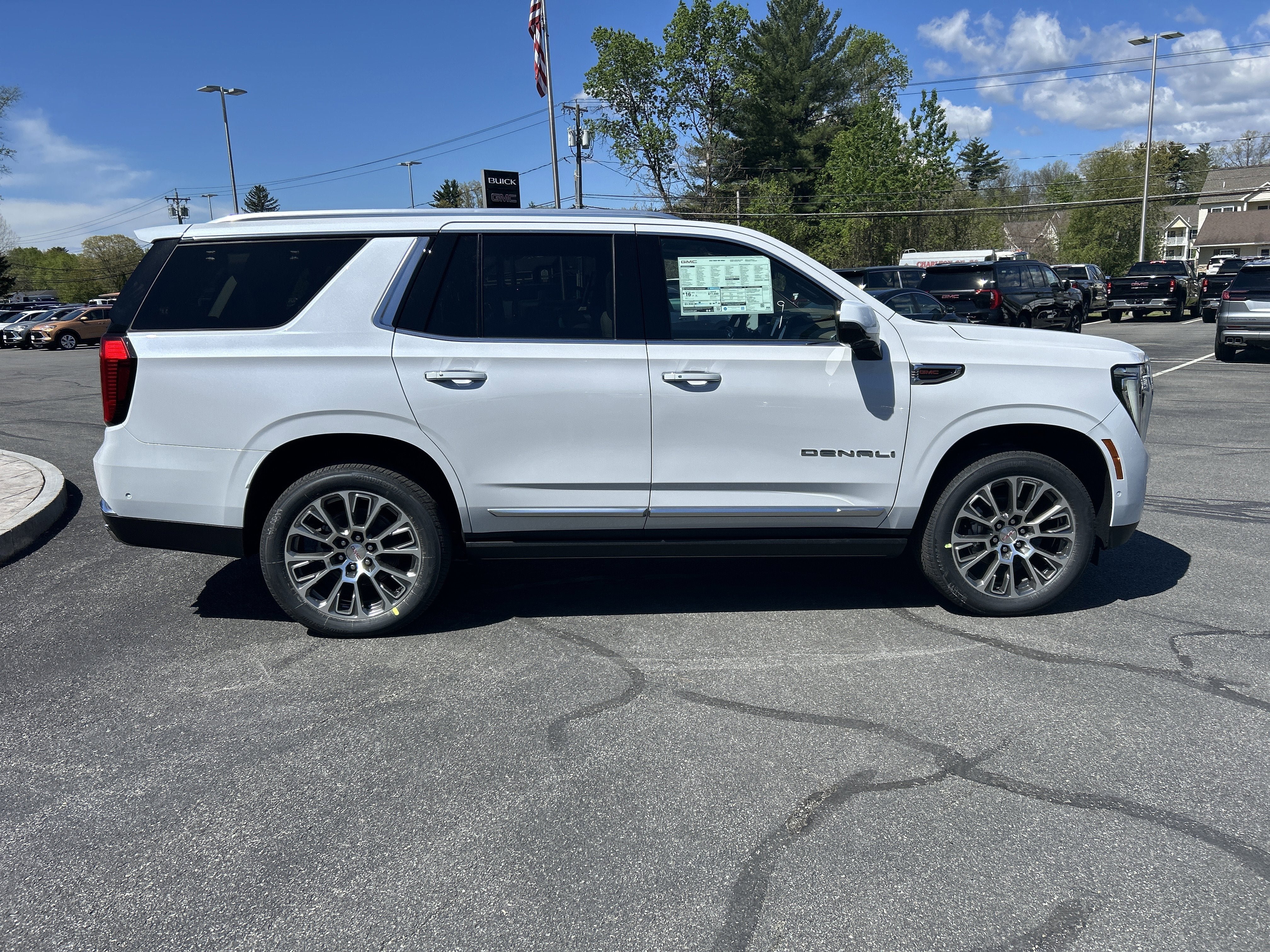 New 2026 GMC Yukon Denali w/ Denali Reserve Package AWD/4WD image 15