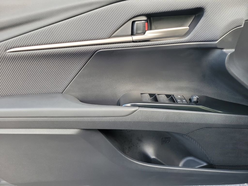 Used 2025 Toyota Camry SE image 19