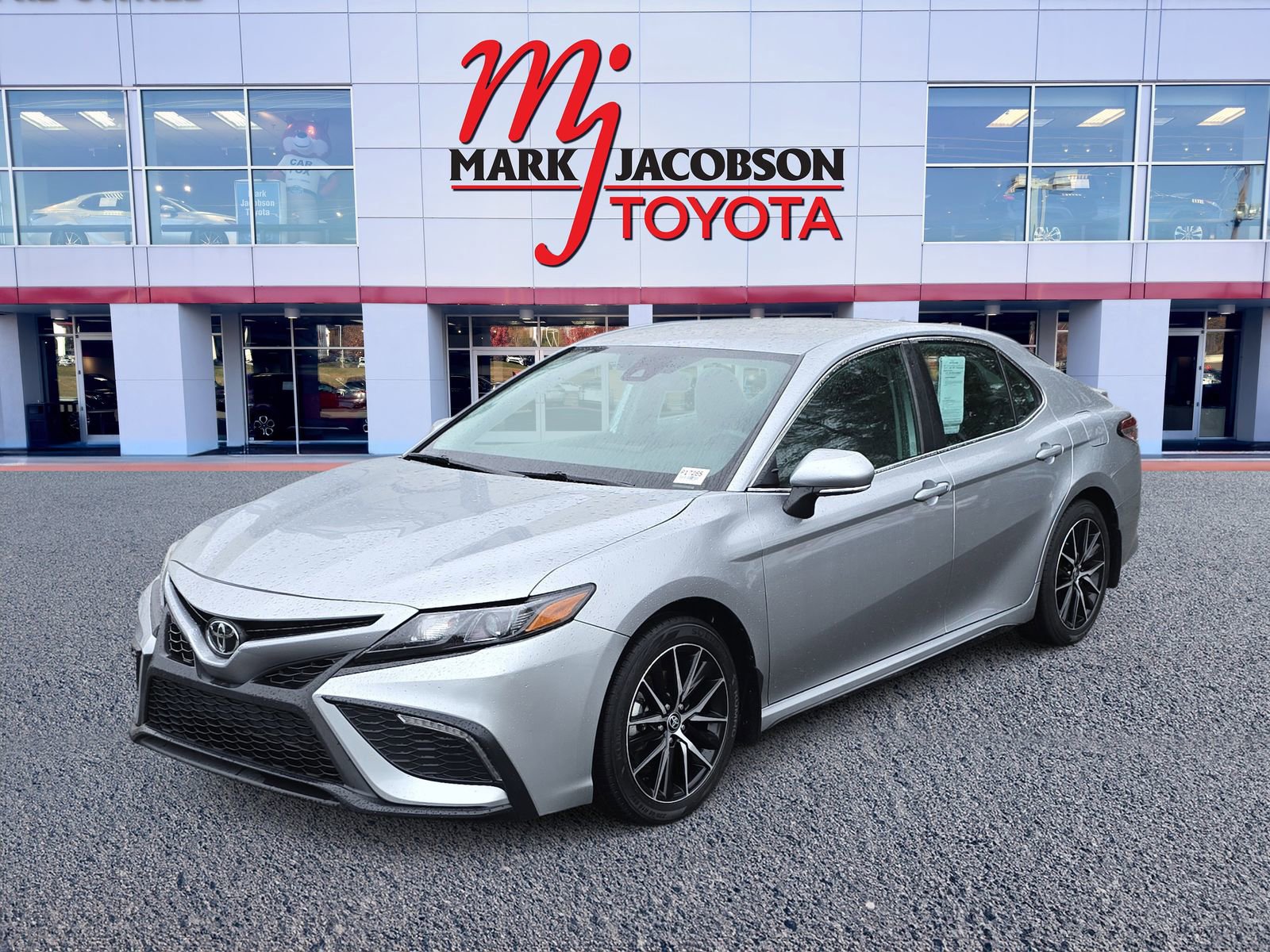 Used 2024 Toyota Camry SE