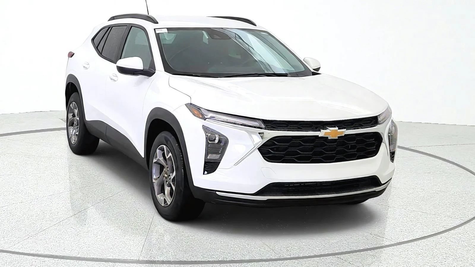 New 2026 Chevrolet Trax LT w/ Driver Confidence Package FWD image 2
