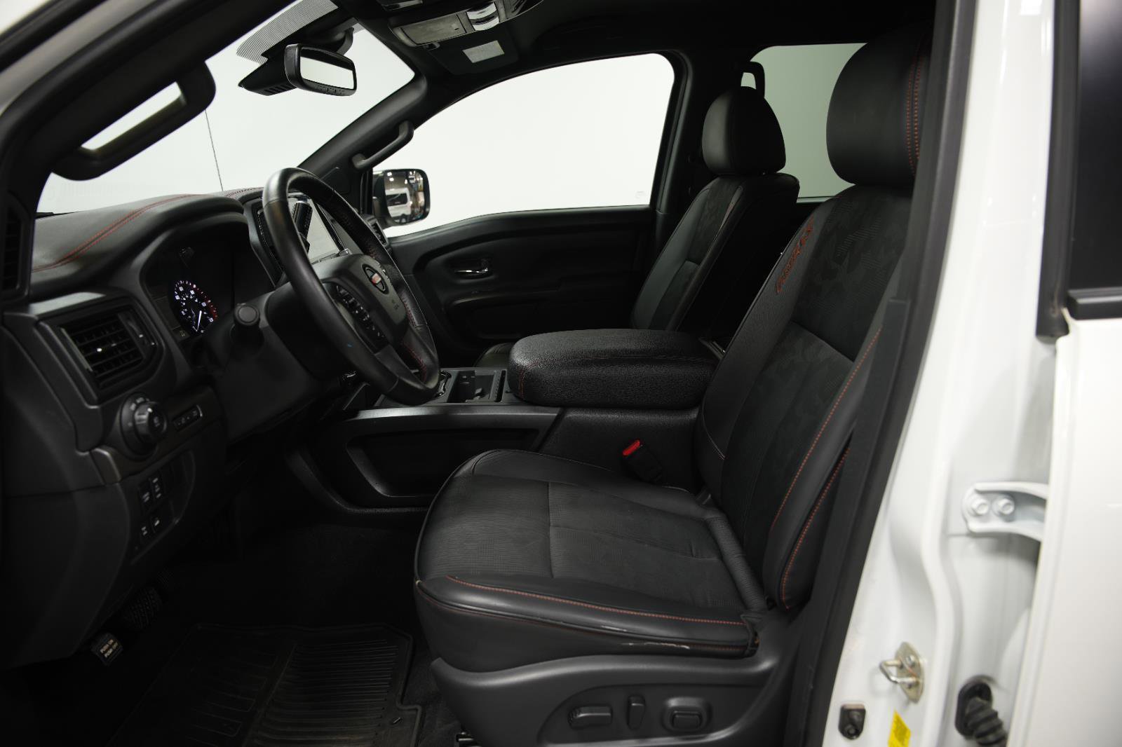 Used 2020 Nissan Titan PRO-4X w/ Pro-4x Utility Package image 26