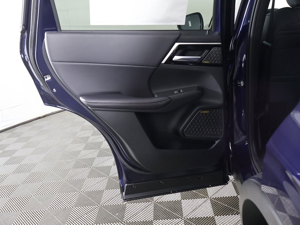 New 2025 Mitsubishi Outlander SE image 28