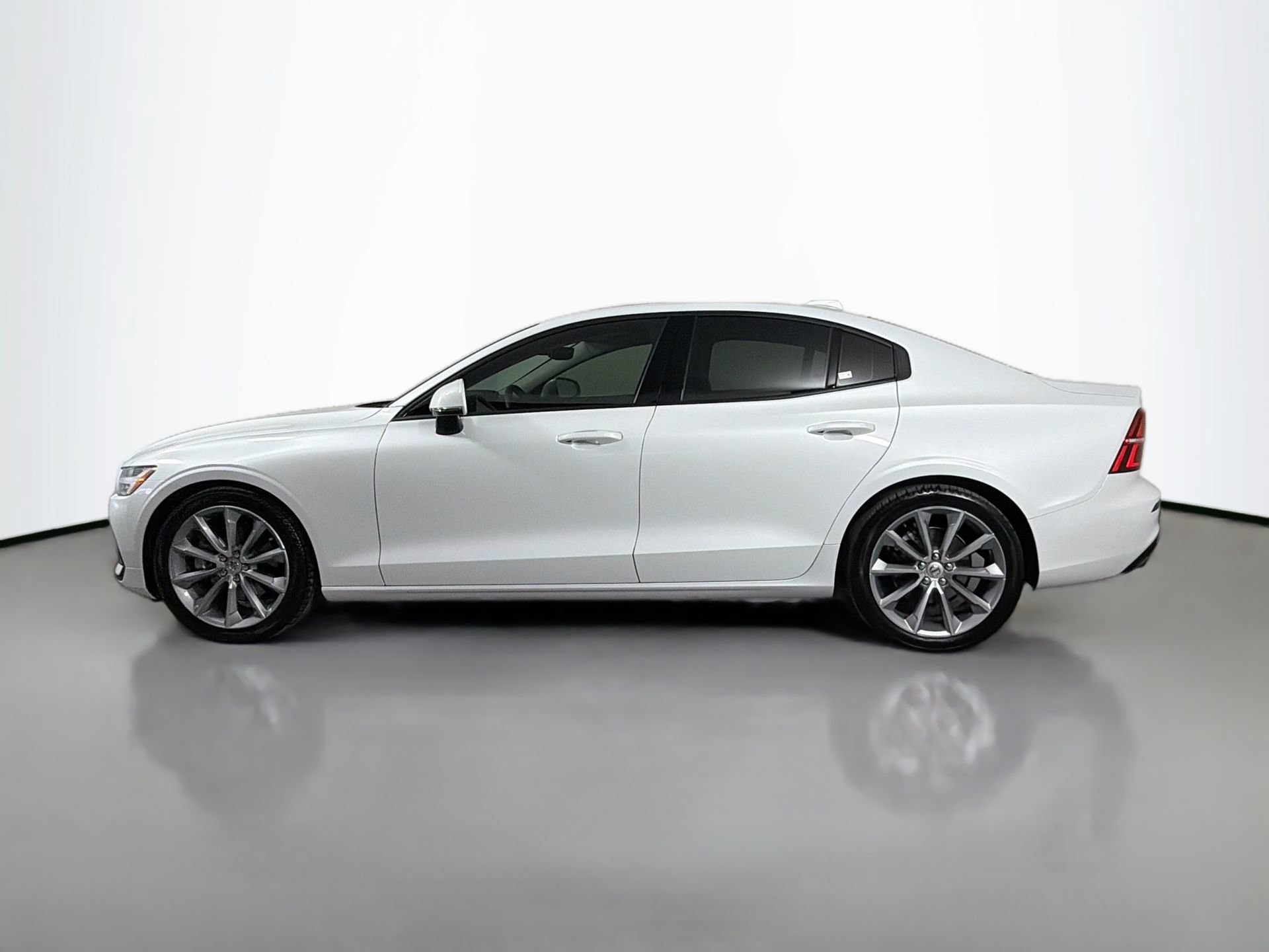 Used 2020 Volvo S60 T5 Momentum FWD image 9