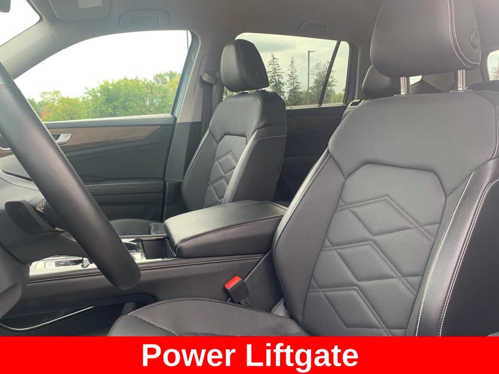 Used 2025 Volkswagen Atlas SE AWD/4WD image 5