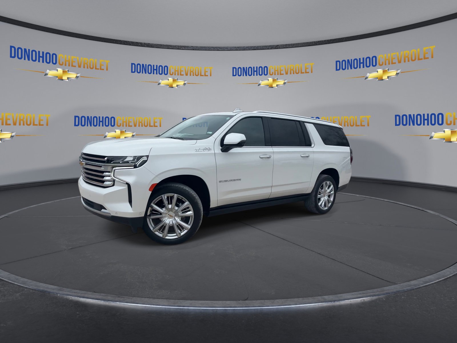 Used 2024 Chevrolet Suburban High Country w/ Advanced Technology Package AWD/4WD image 4