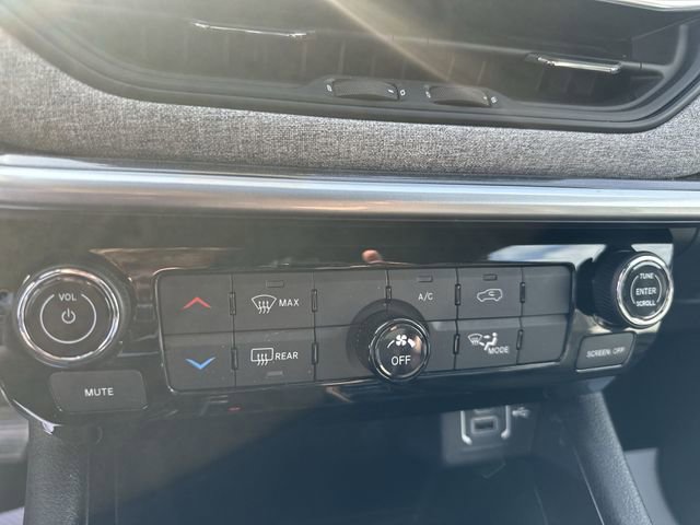 Used 2023 Jeep Compass Latitude image 18