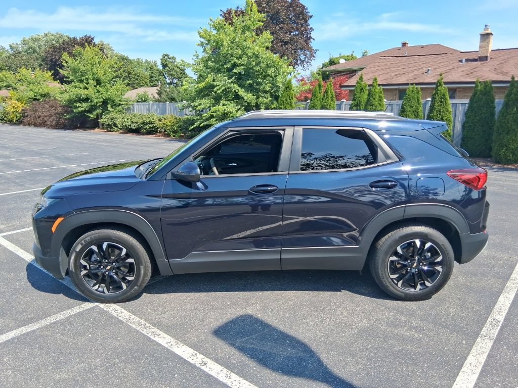 Used 2021 Chevrolet TrailBlazer LT w/ Convenience Package FWD image 2