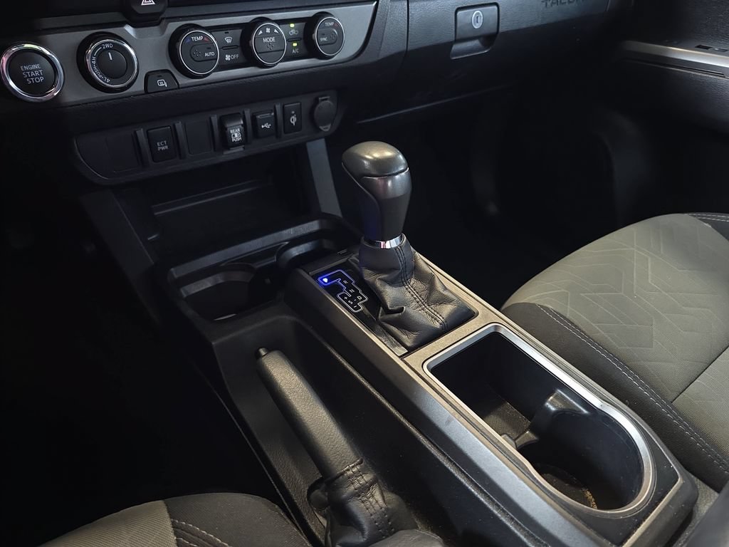 Used 2021 Toyota Tacoma TRD Off-Road AWD/4WD image 25
