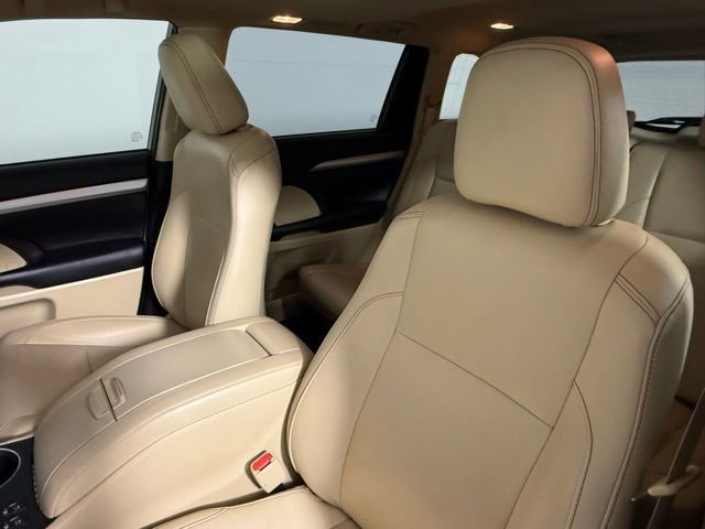 Used 2019 Toyota Highlander XLE FWD image 29