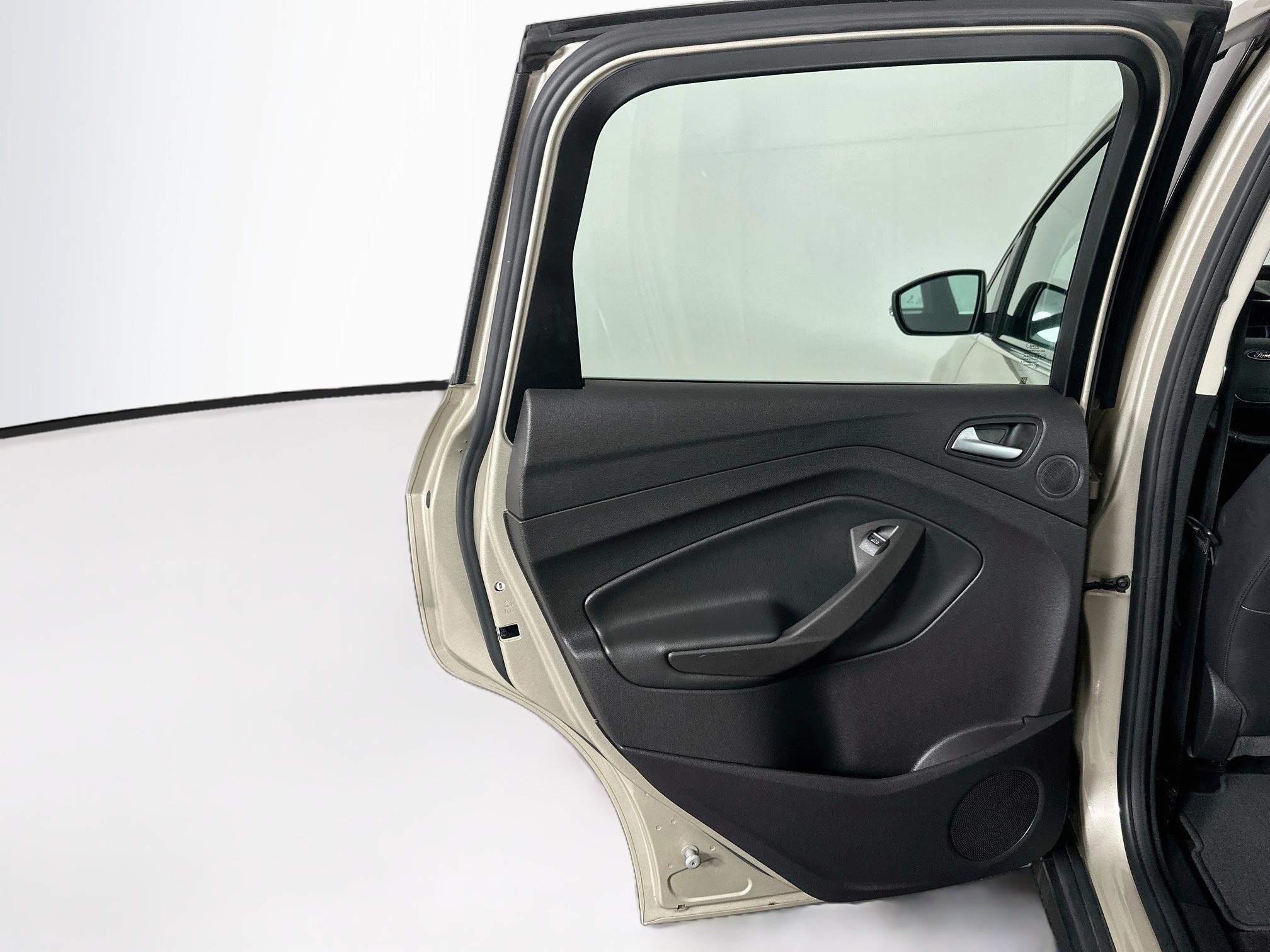 Used 2018 Ford C-MAX Titanium w/ Equipment Group 301A FWD image 27