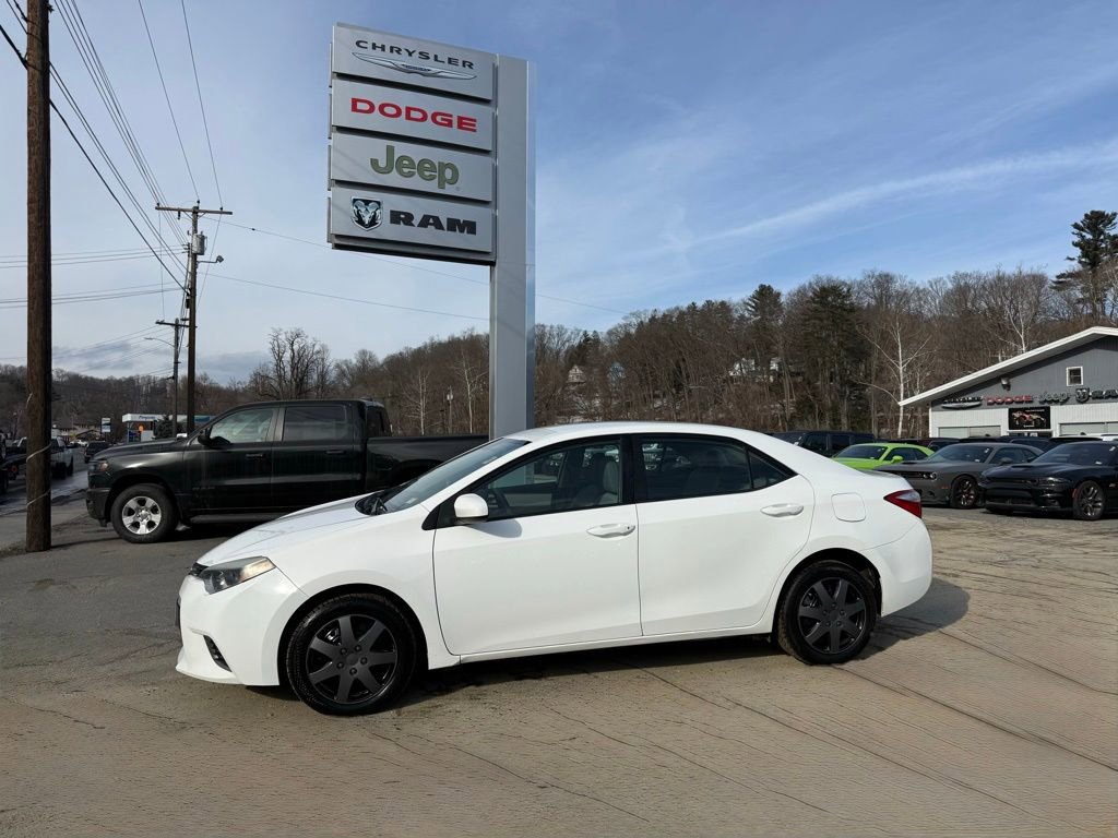 Used 2015 Toyota Corolla LE image 3