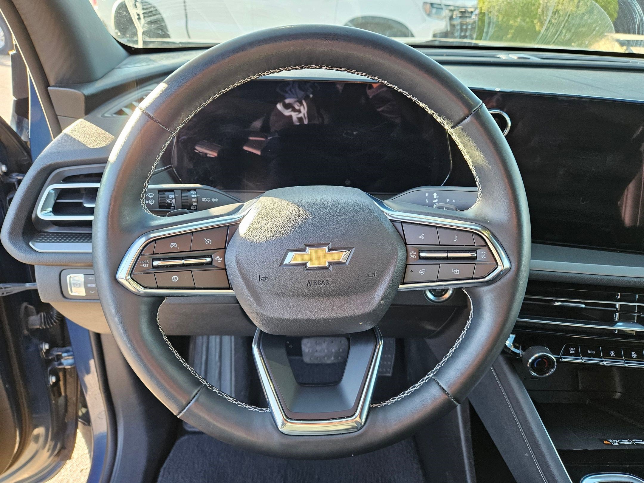 Used 2025 Chevrolet Traverse LT AWD/4WD image 16