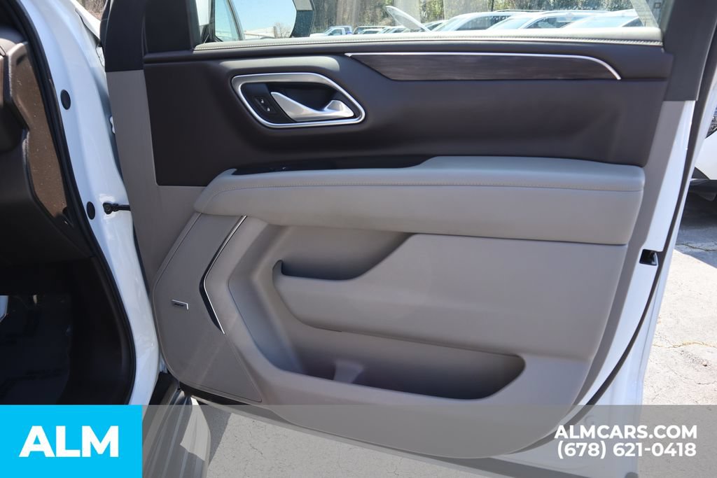 Used 2024 Chevrolet Suburban LT RWD image 30