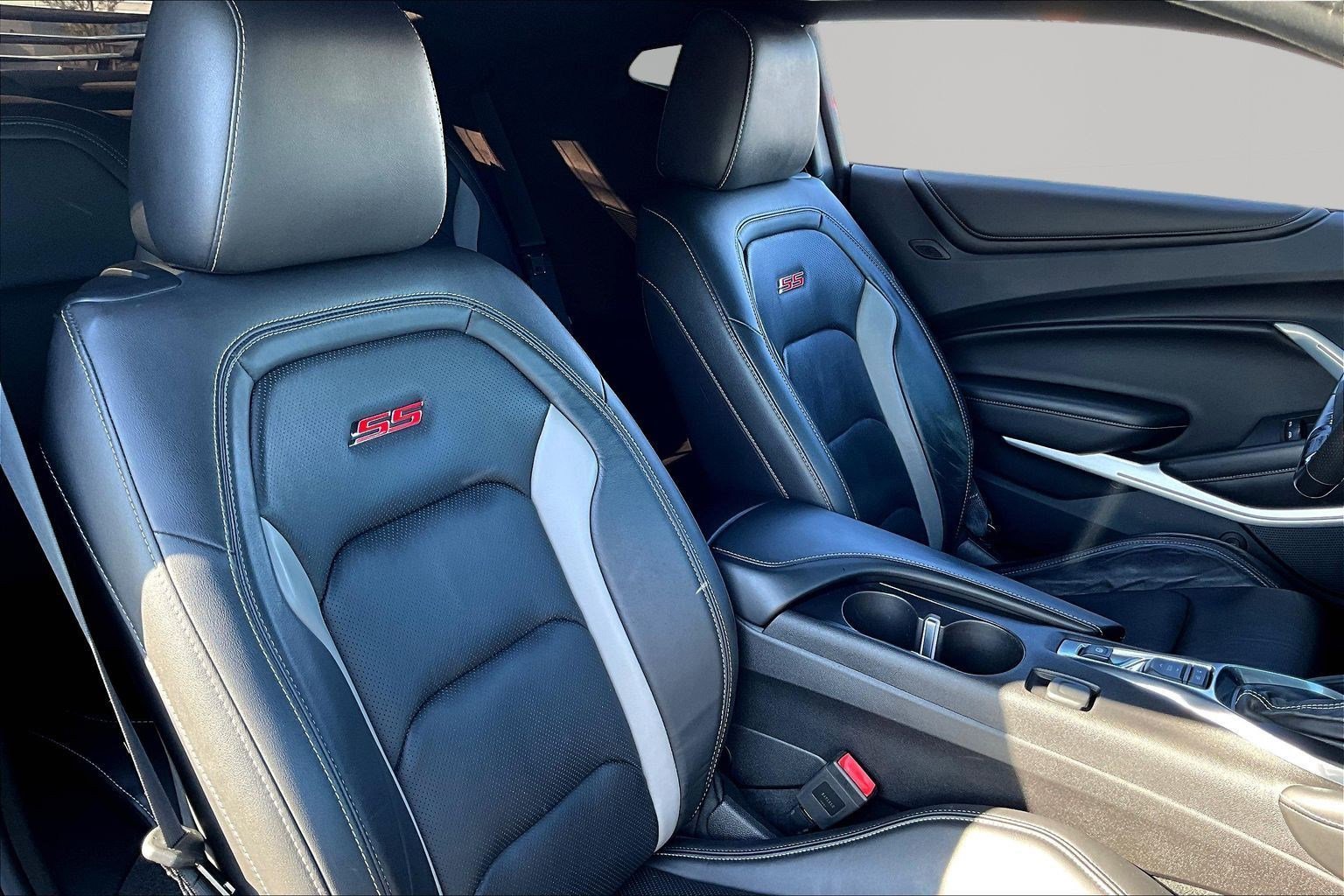 Used 2017 Chevrolet Camaro SS image 28