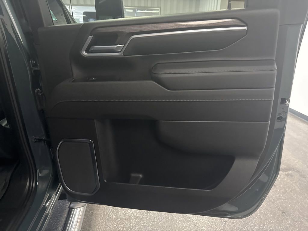 Used 2025 Chevrolet Silverado 2500 LTZ w/ LTZ Premium Package image 33