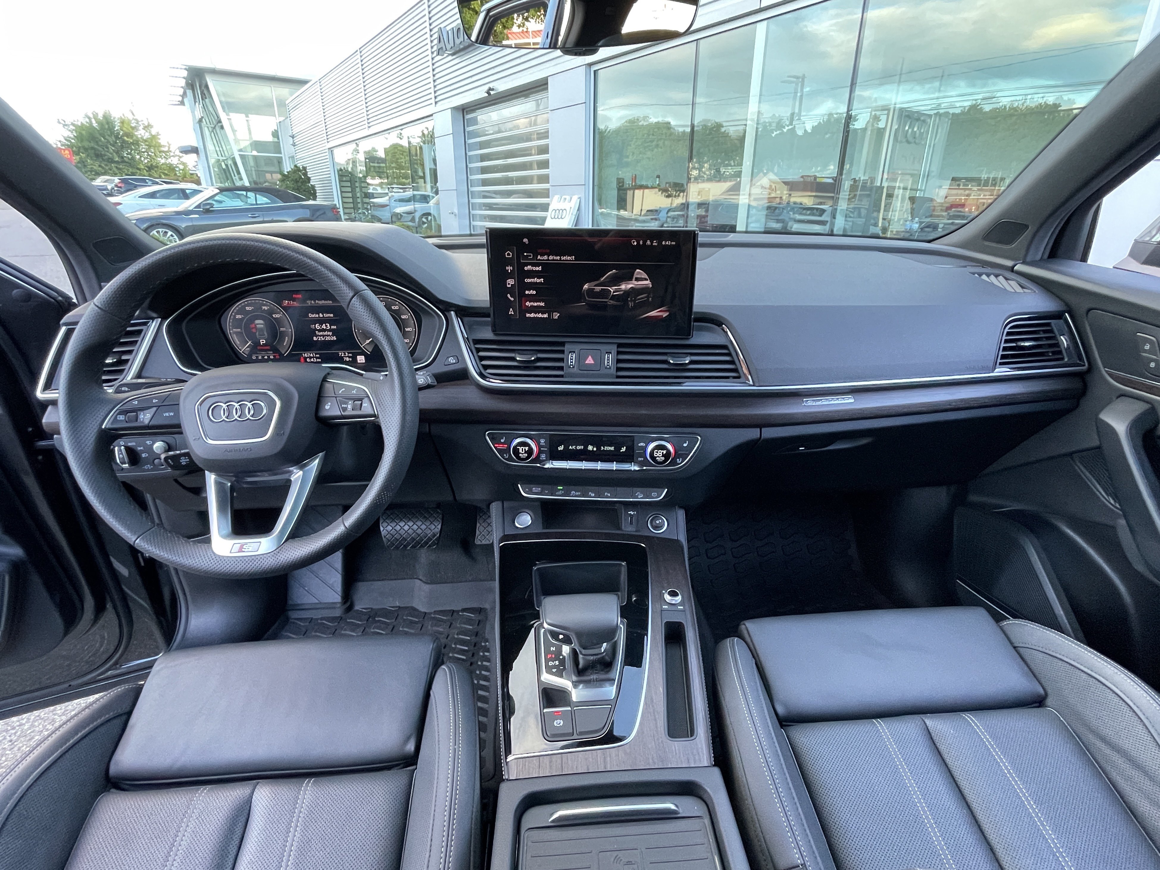 Certified 2024 Audi Q5 e Prestige w/ Prestige Package AWD/4WD image 8