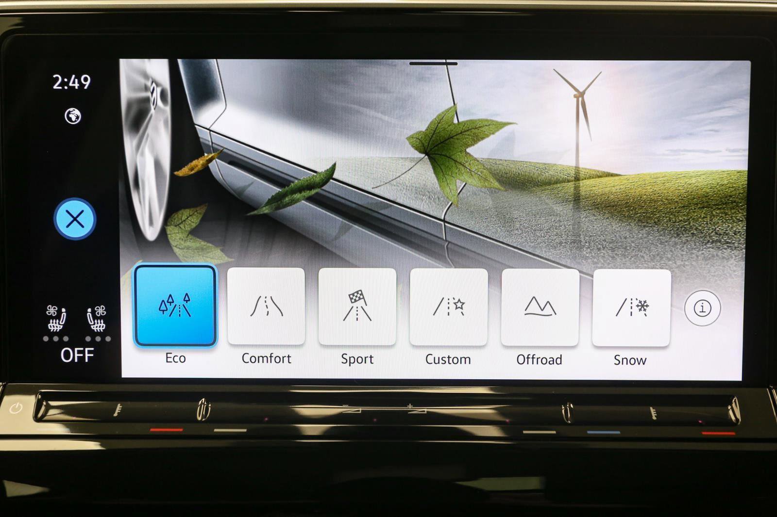 Certified 2025 Volkswagen Atlas SEL image 34