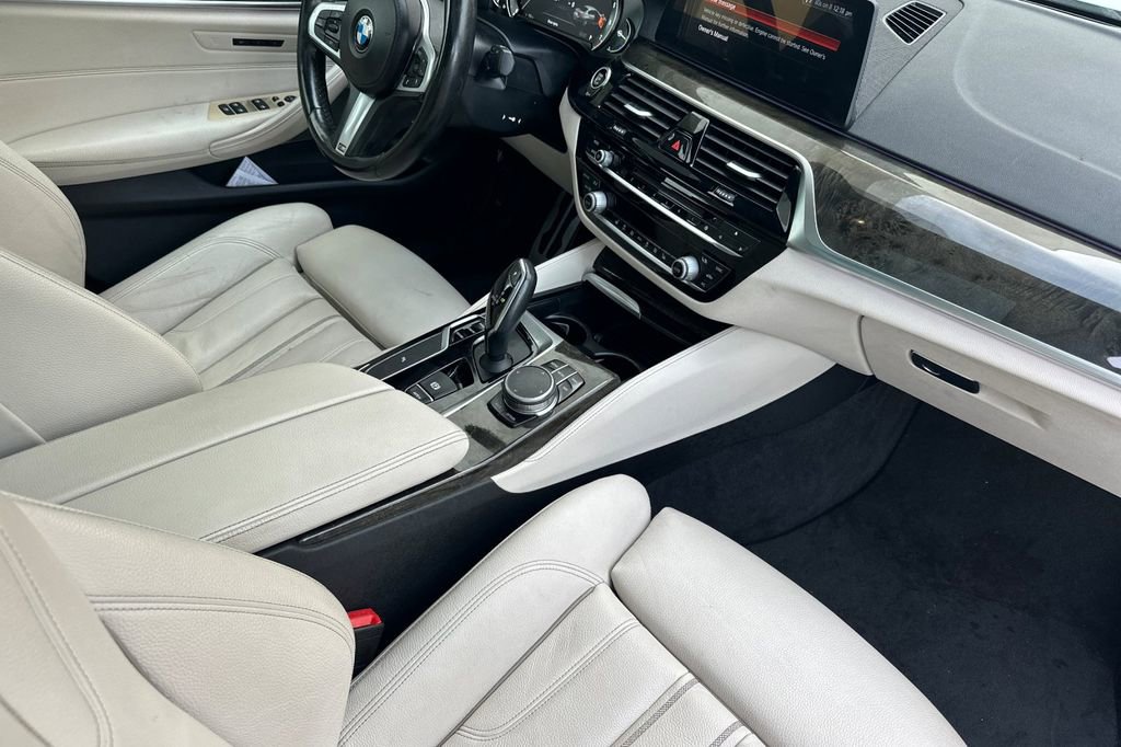Used 2018 BMW 540i w/ M Sport Package image 16
