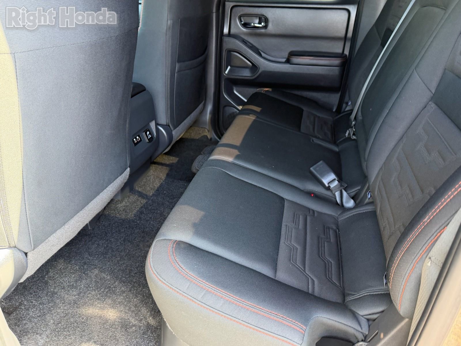 Used 2025 Nissan Frontier PRO-4X w/ Pro Convenience Package AWD/4WD image 17