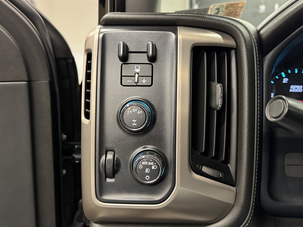 Used 2018 GMC Sierra 3500 Denali w/ Duramax Plus Package AWD/4WD image 33