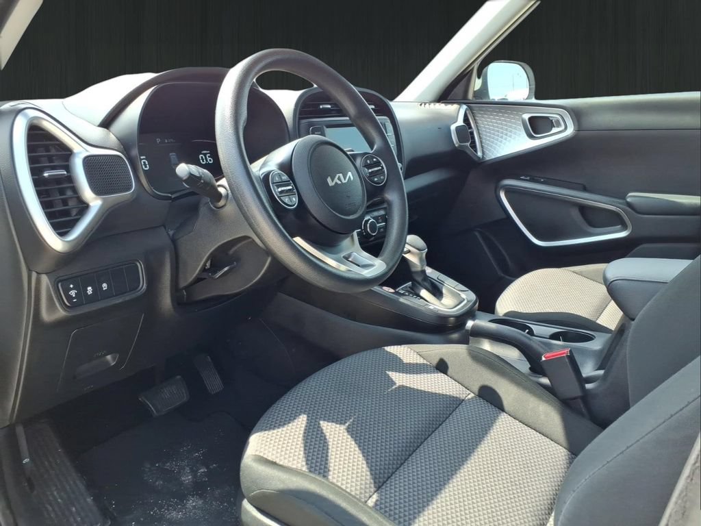 Used 2024 Kia Soul LX w/ Option Group 015 FWD image 19