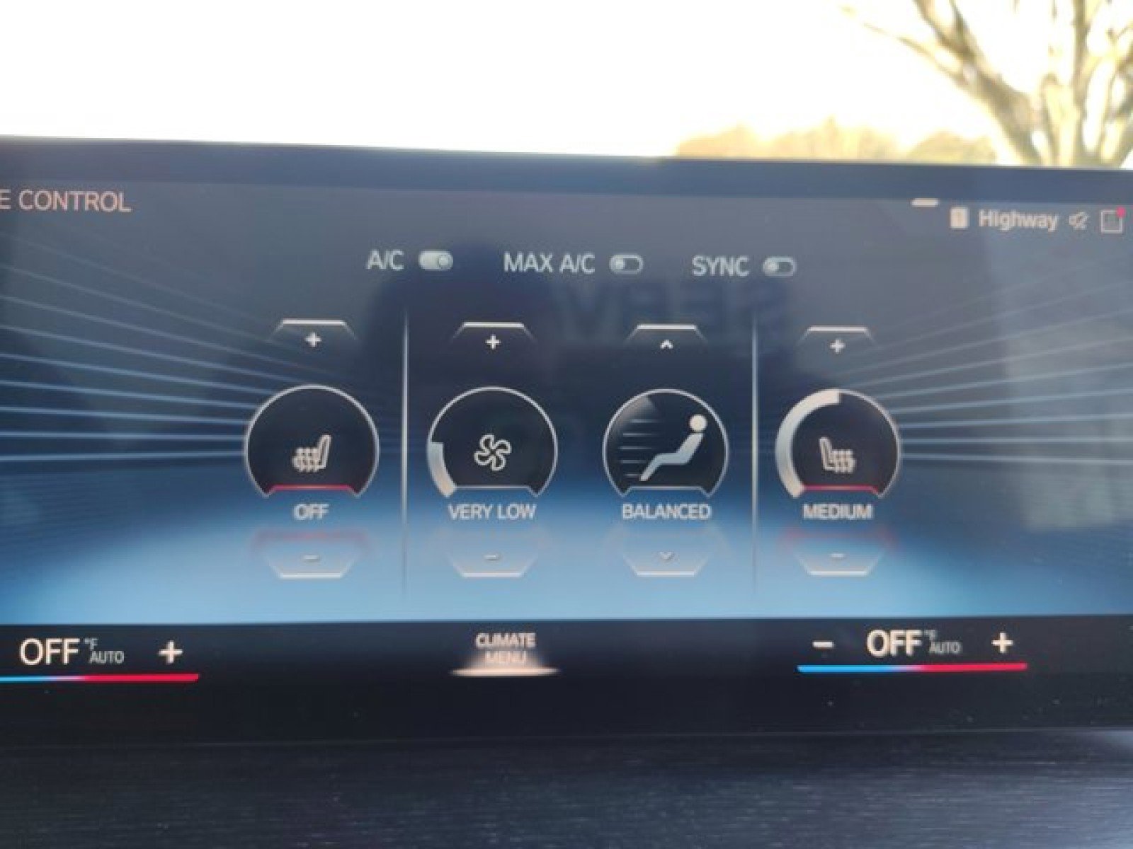 Used 2024 BMW M440i Convertible w/ Premium Package image 26