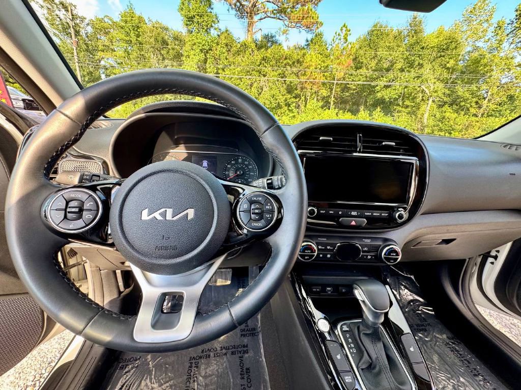Used 2022 Kia Soul EX image 15